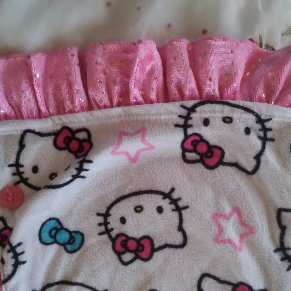 Hello kitty girls 7/8 pajamas set with satin like ruffled edges & collar